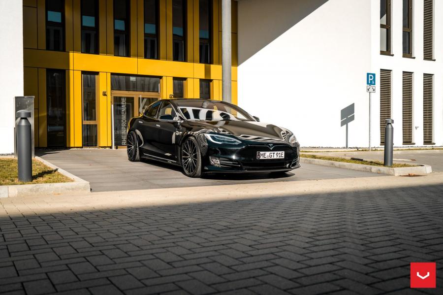  Tesla Model S on Vossen Wheels (VFS-2) 2018 года  (фото 10 из 43)